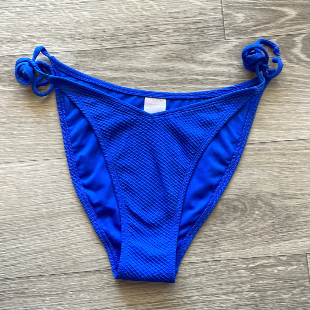 V high leg scoop bikini bottom